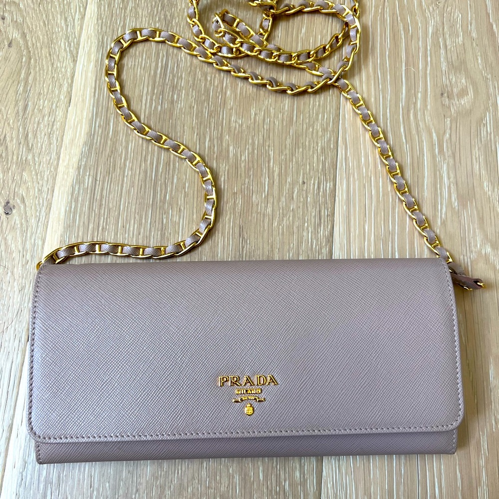 Prada purse/wallet on chain